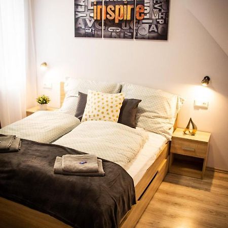 Loli Apartman Мішкольц Екстер'єр фото