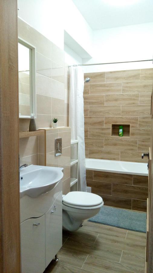 Loli Apartman Мішкольц Екстер'єр фото