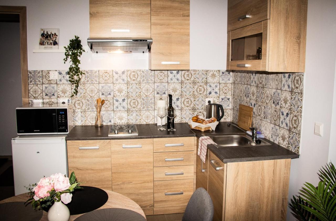 Loli Apartman Мішкольц Екстер'єр фото