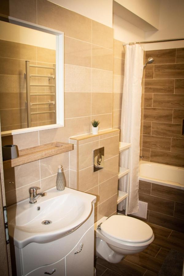 Loli Apartman Мішкольц Екстер'єр фото