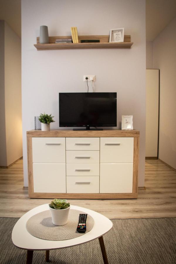 Loli Apartman Мішкольц Екстер'єр фото