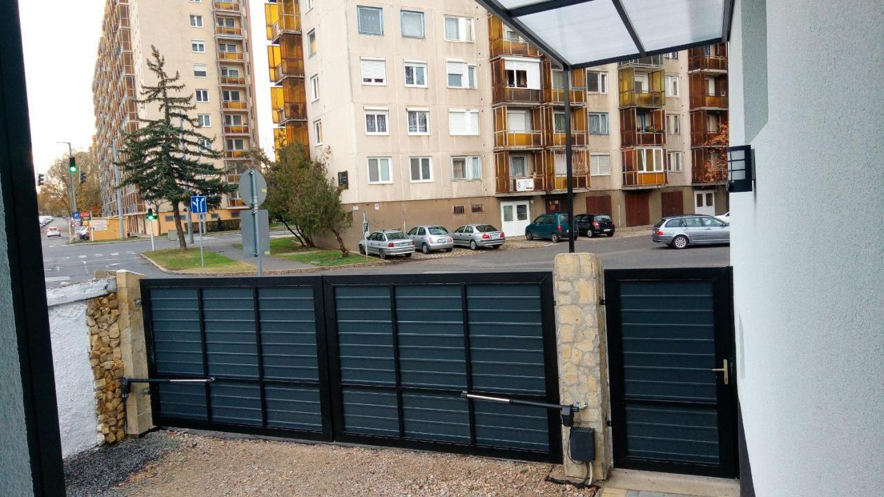 Loli Apartman Мішкольц Екстер'єр фото